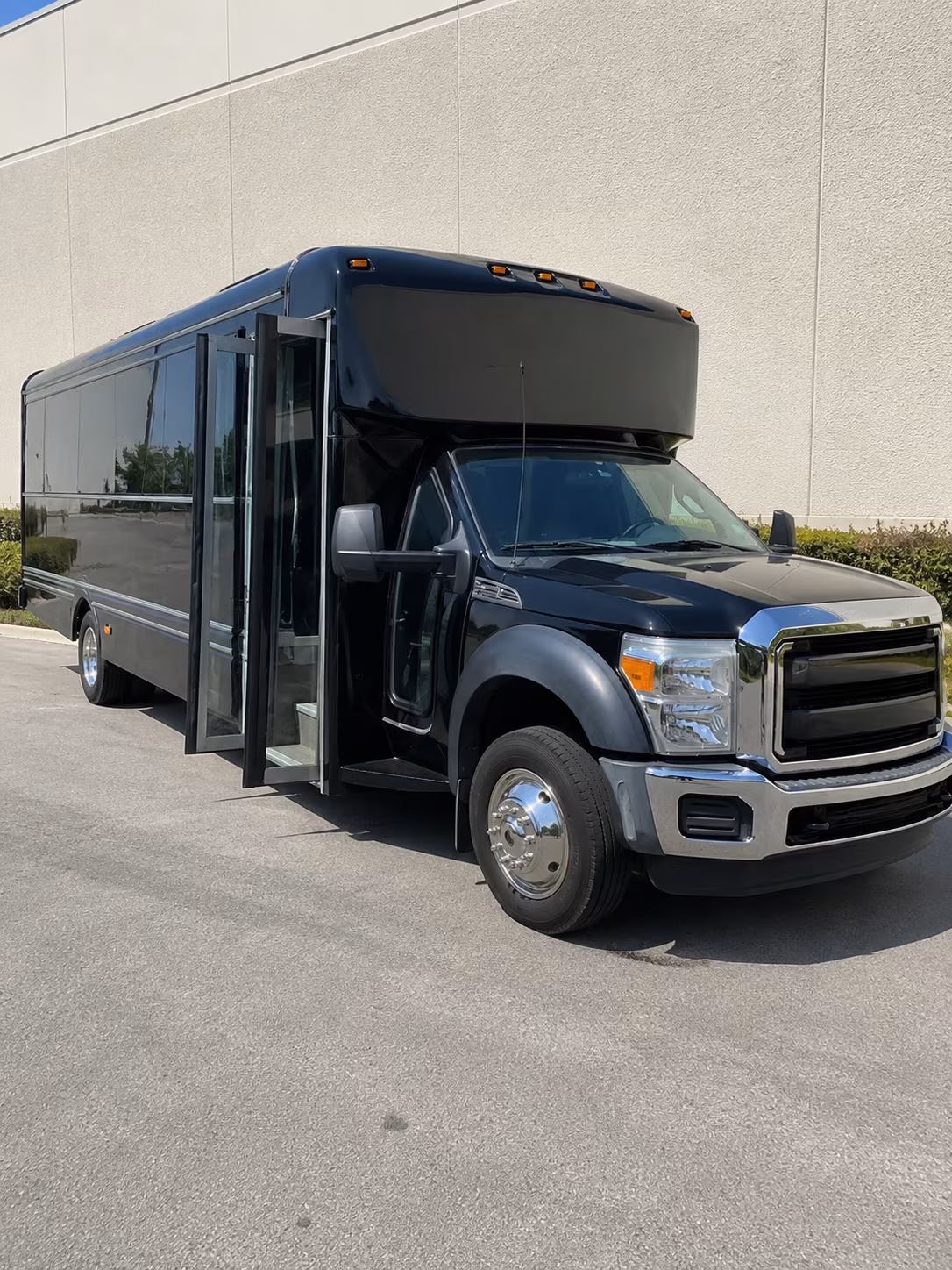 20 Passenger Party Bus Exterior