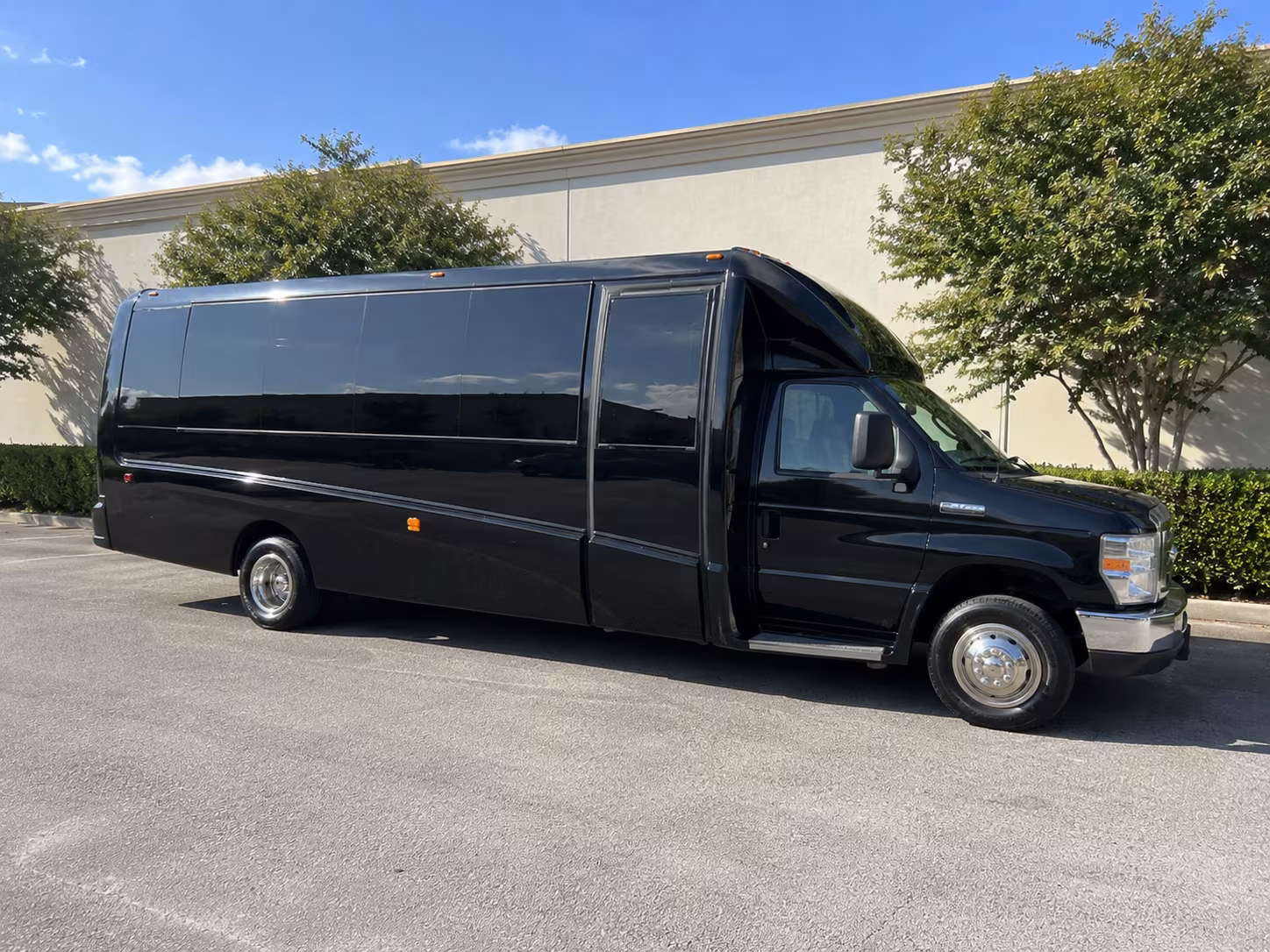 Everett Winery Tour & Pub Crawl Transportation